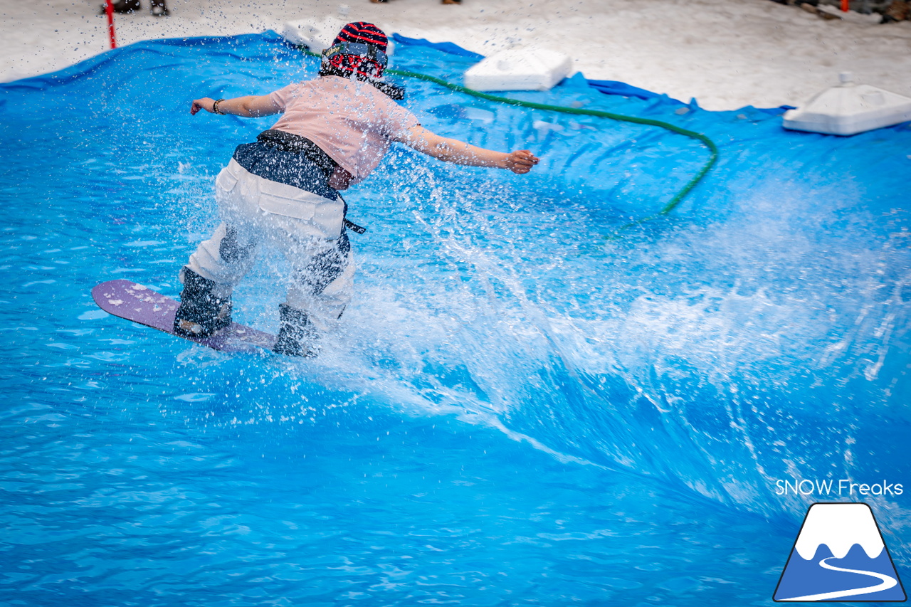 富良野スキー場｜いよいよインターナショナルなイベントに？！春シーズン恒例『第13回 Pond Skimming 池渡り』開催～♪